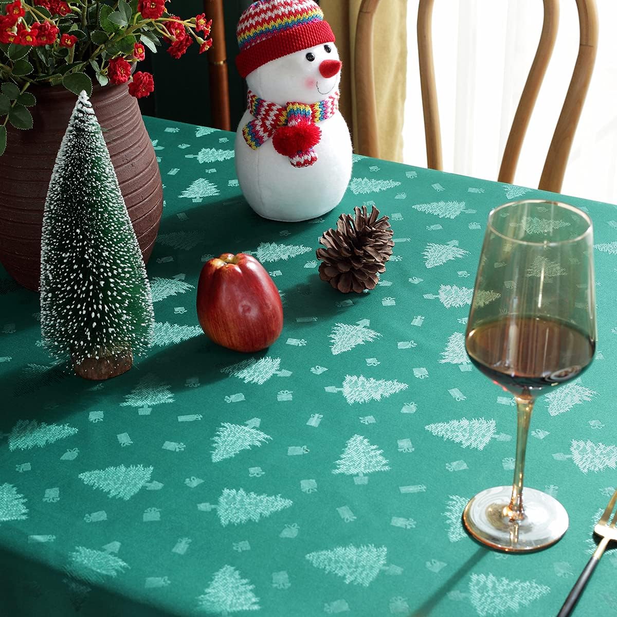 Christmas Tablecloth Rectangle, Jacquard Table Cloth Spillproof and Wrinkle Resistant with Christmas Tree Patterns for Dining Room & Holiday Decoration (Green, Rectangle, 52" x 70" (4-6 Seats))