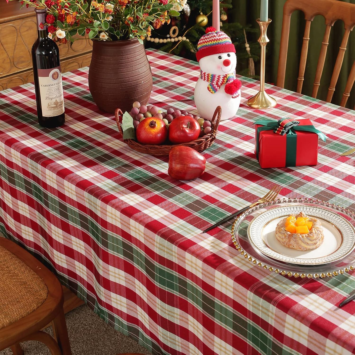 SASTYBALE Red and White Plaid Tablecloth,Rectangle Xmas Metallic Fabric Table Cloth Wrinkle Resistant Heavy Weight Polyester Table Cloths for Holiday Kitchen Dinning Tabletop
