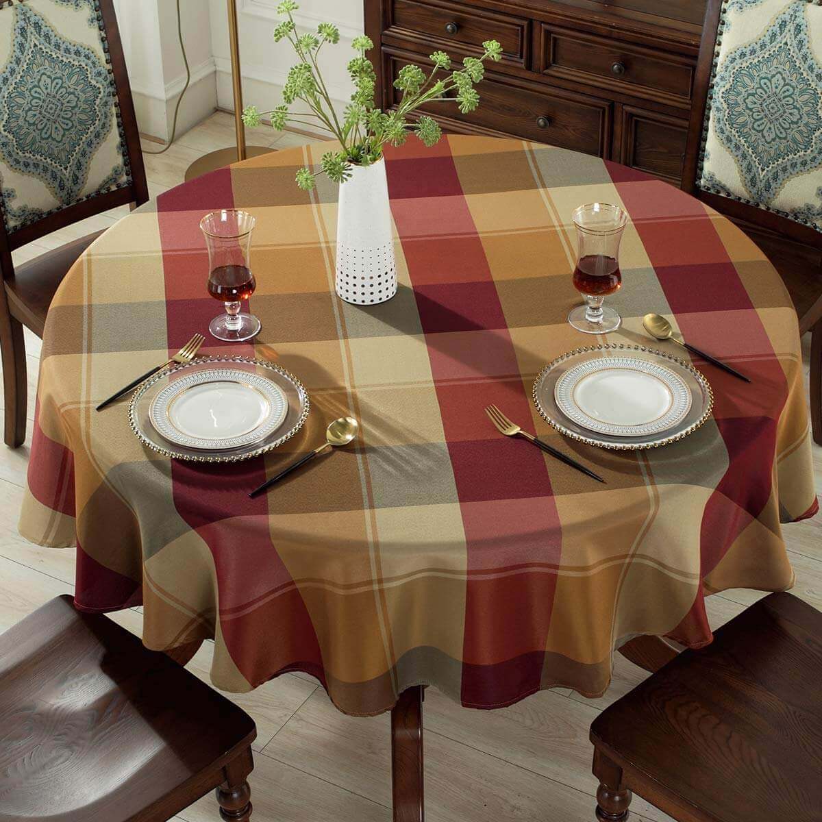 70"x70" Checkered Polyester Round Tablecloth - Sastybale