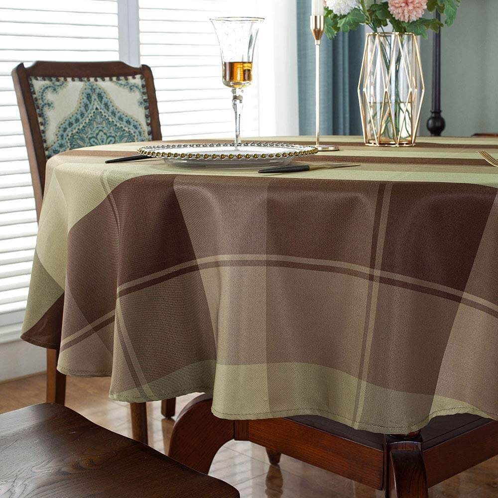 70"x70" Checkered Polyester Round Tablecloth - Sastybale